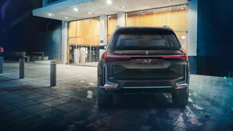  BMW Concept X7 iPerformance 2017 года  (фото 10 из 40)